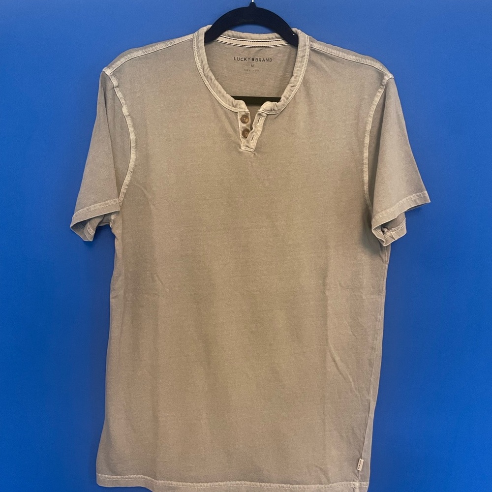 Lucky Brand Men's Short Sleeve Henley in Taupe